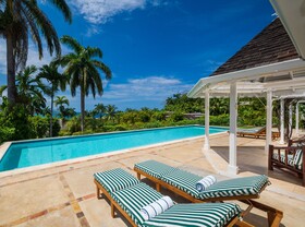 Round Hill Hotel & Villas