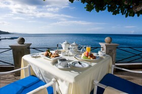 Round Hill Hotel & Villas