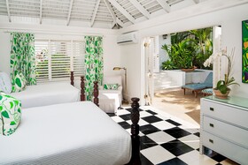 Round Hill Hotel & Villas