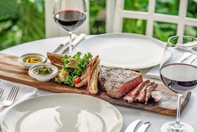 Round Hill Hotel & Villas