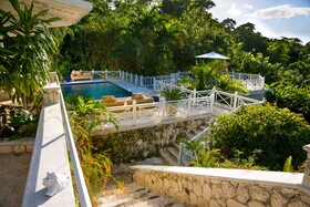 Round Hill Hotel & Villas