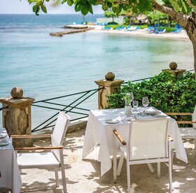 Round Hill Hotel & Villas