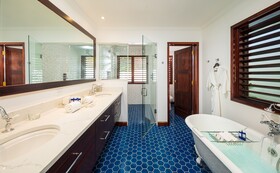 Round Hill Hotel & Villas