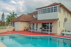 The Whytehouse Villa