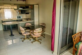 The Whytehouse Villa