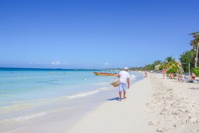 Aqua Verde- Burbon Beach Club