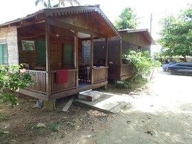 Beach Road Cottages at Jah Bs