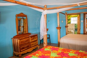 Haleys Paradise at Blue Hole