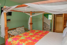 Haleys Paradise at Blue Hole