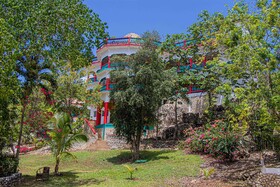 Haleys Paradise at Blue Hole