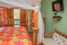 Haleys Paradise at Blue Hole