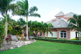 Villa Dora Mae