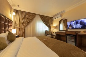 Town Season Hotel
