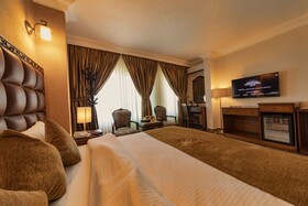 Town Season Hotel