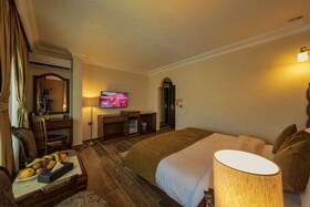 Town Season Hotel