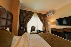 Town Season Hotel