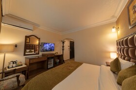 Town Season Hotel