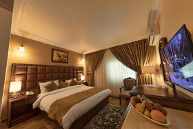 Town Season Hotel