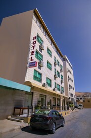 Town Season Hotel