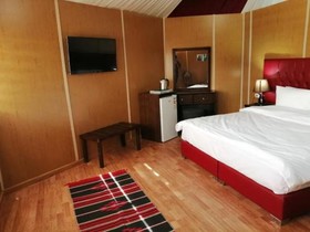 Rum Oasis Luxury Camp
