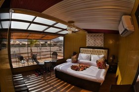 Rum Oasis Luxury Camp