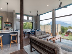 Off Piste Chalet by H2 Life