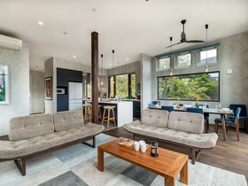 Off Piste Chalet by H2 Life