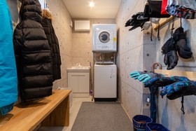 Off Piste Chalet by H2 Life
