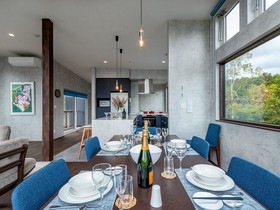 Off Piste Chalet by H2 Life