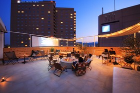 Unwind Hotel & Bar