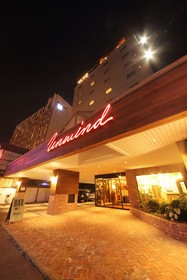 Unwind Hotel & Bar