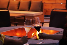 Unwind Hotel & Bar
