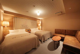 Unwind Hotel & Bar