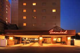 Unwind Hotel & Bar