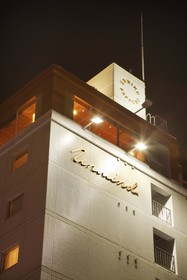 Unwind Hotel & Bar
