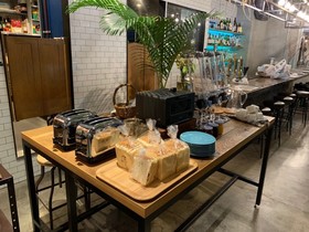 The Life Hostel & Bar Lounge