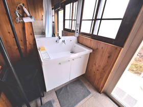 Sumitsugu House West