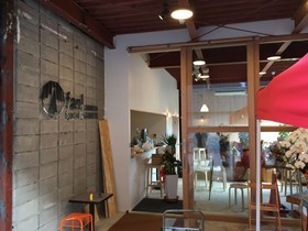 Fan Aburatsu Sports Bar & Hostel