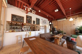 Fan Aburatsu Sports Bar & Hostel
