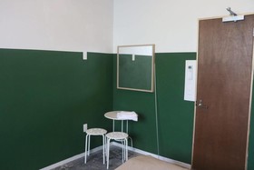 Fan Aburatsu Sports Bar & Hostel