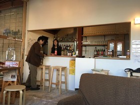 Fan Aburatsu Sports Bar & Hostel