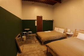 Fan Aburatsu Sports Bar & Hostel