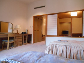 Benikea Yufuin Kinrinko Hotel Museum