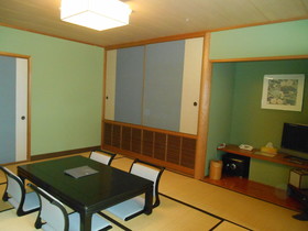 Benikea Yufuin Kinrinko Hotel Museum