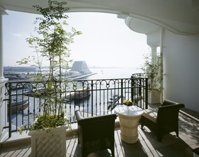 La Suite Kobe Harborland