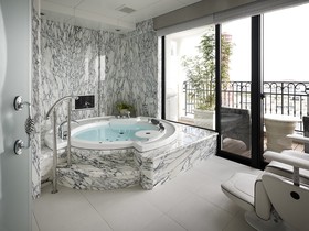 La Suite Kobe Harborland