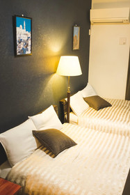 Guest House One More Heart Nishijin 1