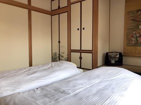 Hananobou Kinkakuji-michi