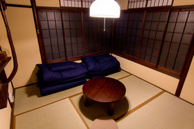 Kyoto Guesthouse Lantern In Gion