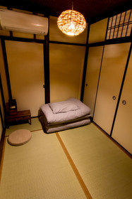 Kyoto Guesthouse Lantern In Gion